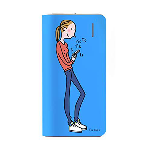 Soledad Powerbank de 6.000 mAh con ilustración Connected de Soledad Bravi sobre fondo Azul; Capacidad de 3 a 4 Cargas y dos puertos USB